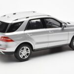 Mercedes M-Class W166 Iridium Plata Metalizado Minichamps 1:18 B66960064 - image 3 of 8