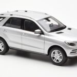 Mercedes M-Class W166 Iridium Plata Metalizado Minichamps 1:18 B66960064 - image 6 of 8