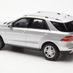 Mercedes M-Class W166 Iridium Plata Metalizado Minichamps 1:18 B66960064 - image 7 of 8