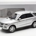 Mercedes M-Class W166 Iridium Plata Metalizado Minichamps 1:18 B66960064 - image 8 of 8