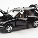 Mercedes M-Class W166 Obsidian Negro Metalizado Minichamps 1:18 B66960063 - image 2 of 8
