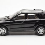 Mercedes M-Class W166 Obsidian Negro Metalizado Minichamps 1:18 B66960063 - image 4 of 8