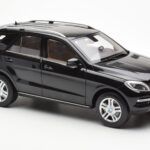 Mercedes M-Class W166 Obsidian Negro Metalizado Minichamps 1:18 B66960063 - image 6 of 8