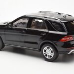 Mercedes M-Class W166 Obsidian Negro Metalizado Minichamps 1:18 B66960063 - image 7 of 8
