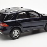Mercedes M-Class W166 Tansanite Azul Metalizado Minichamps 1:18 B66960065 - image 3 of 8