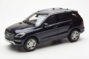 Mercedes M-Class W166 Tansanite Azul Metalizado Minichamps 1:18 B66960065