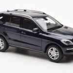 Mercedes M-Class W166 Tansanite Azul Metalizado Minichamps 1:18 B66960065 - image 6 of 8