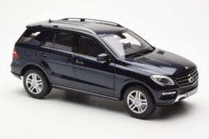 Mercedes M-Class W166 Tansanite Azul Metalizado Minichamps 1:18 B66960065 Metal - imagen 6 de 8