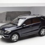 Mercedes M-Class W166 Tansanite Azul Metalizado Minichamps 1:18 B66960065 - image 8 of 8