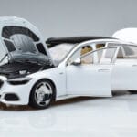 Mercedes Maybach S600 W222 V12 Biturbo Diamond Blanco Almost Real 1:18 - image 2 of 11
