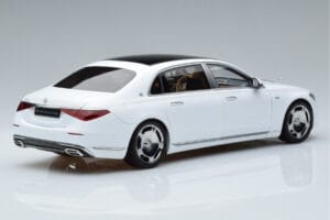 Mercedes Maybach S600 W222 V12 Biturbo Diamond Blanco Almost Real 1:18 820116 Metal - imagen 3 de 11
