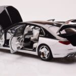 Mercedes Maybach S680 W223 Obsidian Negro Diamond Blanco Almost Real 1:18 - image 4 of 7