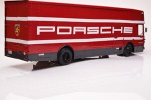 Mercedes O317 Porsche Transporter Rojo CMR 1:18 CMR149 Metal - imagen 2 de 12