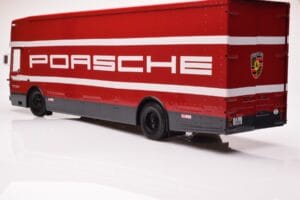 Mercedes O317 Porsche Transporter Rojo CMR 1:18 CMR149 Metal - imagen 3 de 12