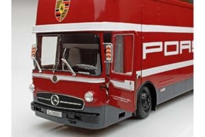 Mercedes O317 Porsche Transporter Rojo CMR 1:18 CMR149 Metal - imagen 4 de 12