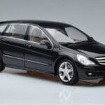 Mercedes R-Class W251 Obsidian Negro Minichamps 1:18 B66962325 Metal - image 5 of 7