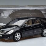 Mercedes R-Class W251 Obsidian Negro Minichamps 1:18 B66962325 Metal - image 7 of 7