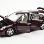 Mercedes R-Class W251 Rojo Metálico Minichamps 1:18 - image 2 of 8