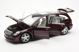Mercedes R-Class W251 Rojo Metálico Minichamps 1:18 150034602 Metal - imagen 2 de 8