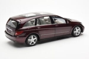 Mercedes R-Class W251 Rojo Metálico Minichamps 1:18 150034602 Metal - imagen 3 de 8