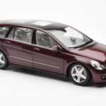 Mercedes R-Class W251 Rojo Metálico Minichamps 1:18 - image 6 of 8