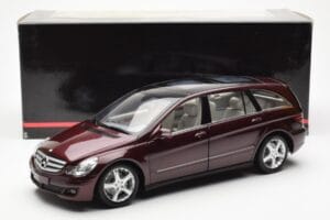 Mercedes R-Class W251 Rojo Metálico Minichamps 1:18 150034602 Metal - imagen 8 de 8