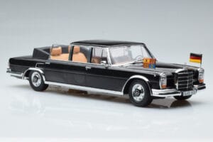 Mercedes 600 Pullman W100 Landaulet Queen Elizabeth II KK-Scale 1:18 KKDC181185 Metal - imagen 4 de 6