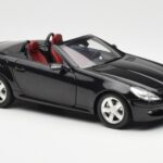 Mercedes SLK R171 Obsidian Negro Metalizado Minichamps 1:18 B66962319 - image 7 of 9
