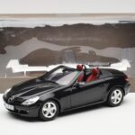 Mercedes SLK R171 Obsidian Negro Metalizado Minichamps 1:18 B66962319 - image 9 of 9