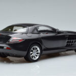 Mercedes SLR McLaren Negro CMC 1:18 - image 3 of 10
