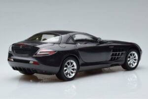 Mercedes SLR McLaren Negro CMC 1:18 M-045F Metal - imagen 3 de 10