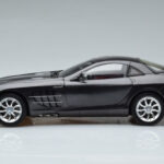 Mercedes SLR McLaren Negro CMC 1:18 - image 5 of 10
