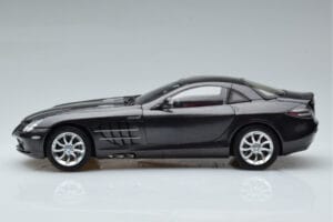 Mercedes SLR McLaren Negro CMC 1:18 M-045F Metal - imagen 5 de 10