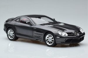 Mercedes SLR McLaren Negro CMC 1:18 M-045F Metal - imagen 6 de 10