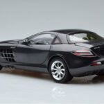 Mercedes SLR McLaren Negro CMC 1:18 - image 7 of 10