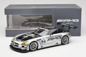 Mercedes SLS AMG GT3 #96 M. Hakkinen AMG Customer Sports 6 Hours of Zhuhai ILMC 2011 Minichamps 1:18 B66960197 Metal - imagen 6 de 6
