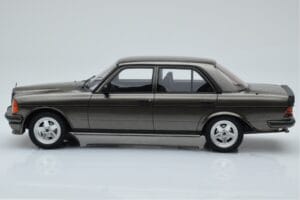 Mercedes W123 AMG 280 Gris Otto 1:18 OT750 Resina - imagen 3 de 6