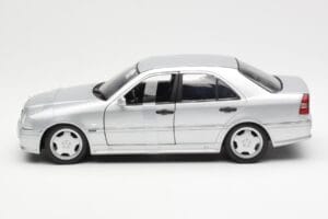 Mercedes C36 AMG W202 Plata UT Models 1:18 180035000 Metal - imagen 3 de 6