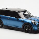 Mini Cooper S F56 Island Azul Otto 1:18 - image 4 of 6