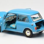 Morris Mini Minor Azul Kyosho 1:18 08964BL - image 5 of 8