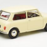 Morris Mini Minor Blanco Kyosho 1:18 08964W - image 3 of 8