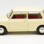 Morris Mini Minor Blanco Kyosho 1:18 08964W - image 4 of 8