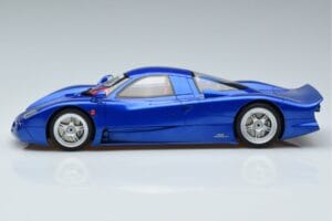 Nissan R390 GT1 Road Car GT Spirit 1:18 GT403 Resina - imagen 3 de 6