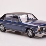 Opel Diplomat B Azul Oscuro Metalizado MCG 1:18 - image 4 of 6