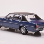 Opel Diplomat B Azul Oscuro Metalizado MCG 1:18 - image 5 of 6