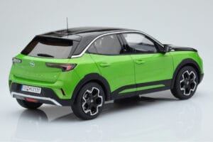 Opel Mokka-e GS Line Matcha Verde Otto 1:18 OT435 Resina - imagen 2 de 5