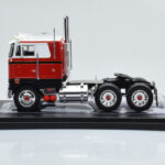 Peterbilt 352 Pacemaker Rojo Blanco IXO 1:43 - image 2 of 4