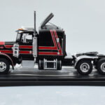 Peterbilt 359 Negro Rojo IXO 1:43 - image 2 of 4