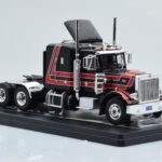 Peterbilt 359 Negro Rojo IXO 1:43 - image 3 of 4