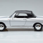 Peugeot 404 Descapotable Plata Norev 1:18 - image 4 of 8